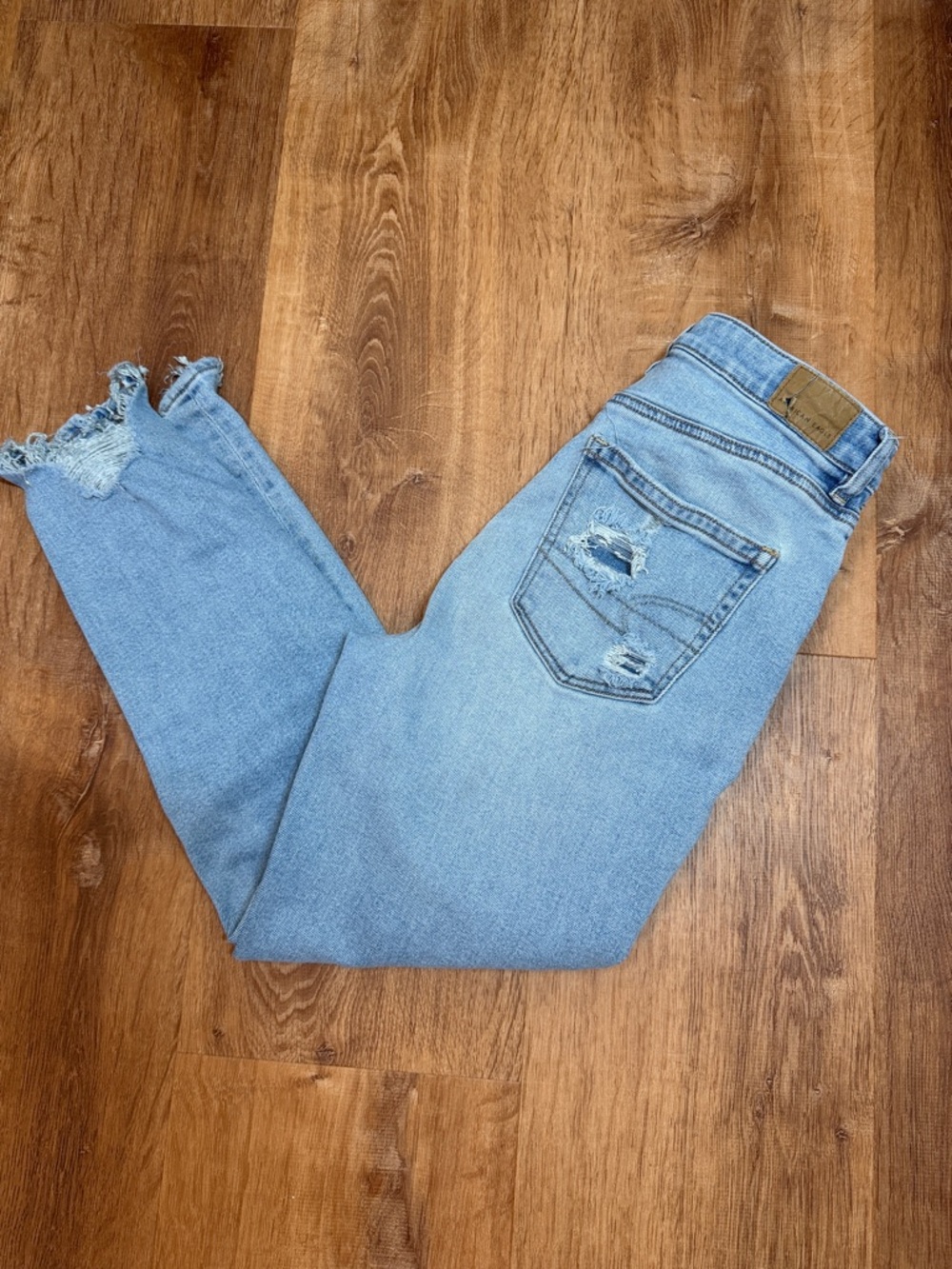 American Eagle Outfitters Light Blue Distressed Mom Jean 4 Short